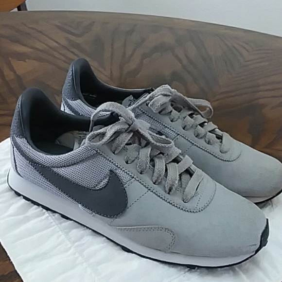 dark gray nikes